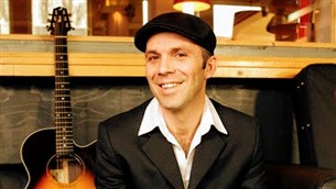 Zanger Gitarist Jackbox - Ervaren One-Man-Band als Welkom bij Muziekburo.nl
